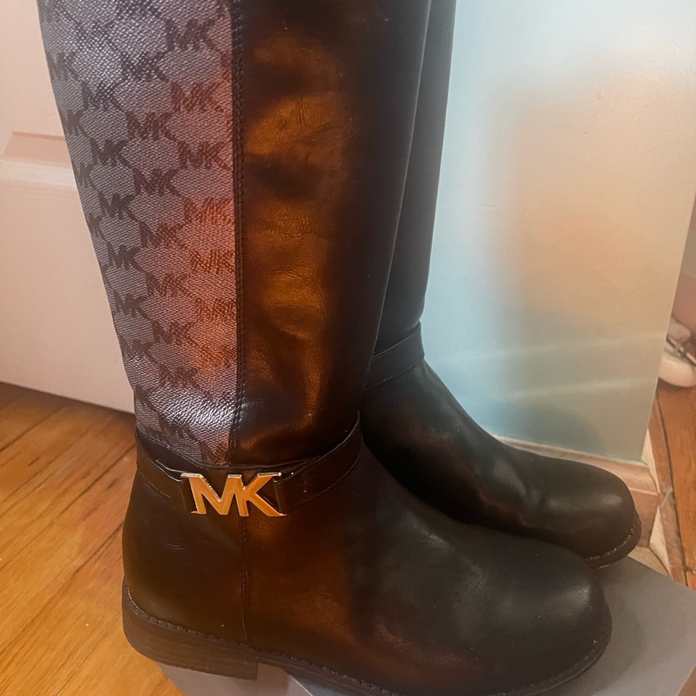 Size 3 School age girls Michael Kors knee boots